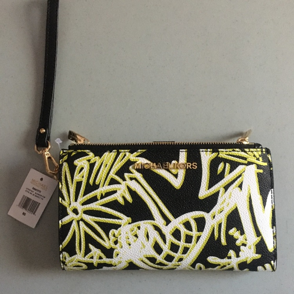Michael Kors Wristlet New